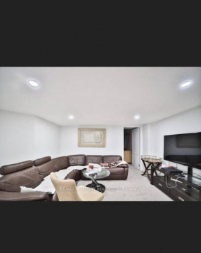 Amazing 2 Bedroom Basement in Oakridges